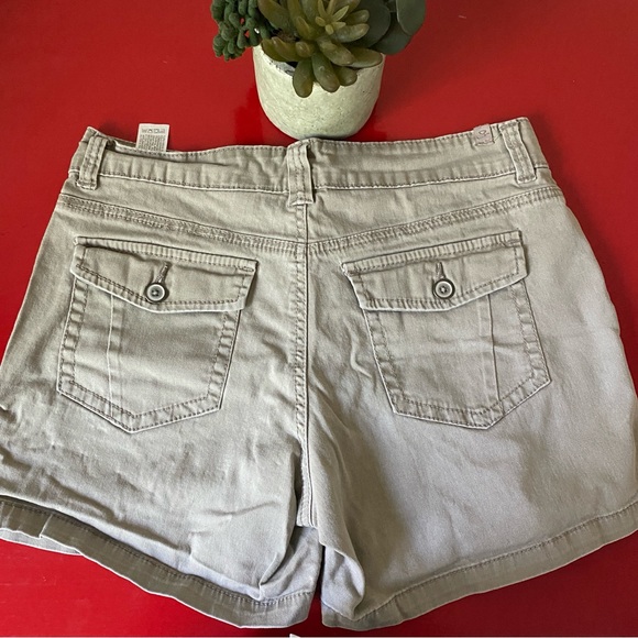 SUPPLIES TAN SHORTS - Picture 5 of 10